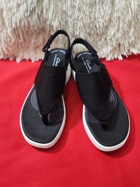 Clarks womens Drift Blossom Black and White Slingback Toe-Post Sandals